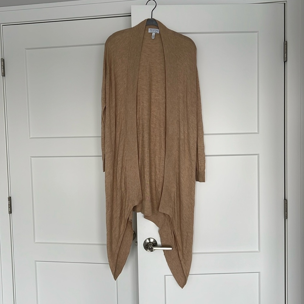 Women’s Tan Lightweight Cardigan. Size Small